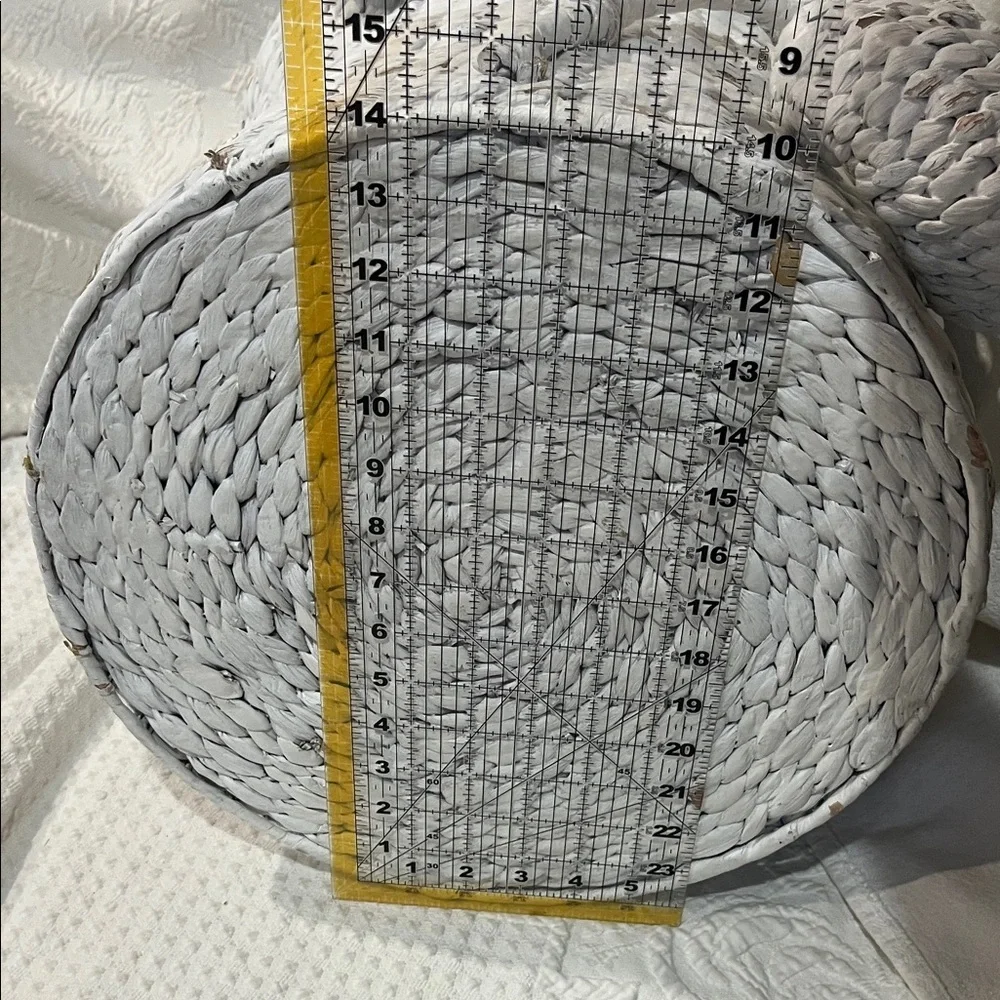 White Woven Elephant‎ Basket